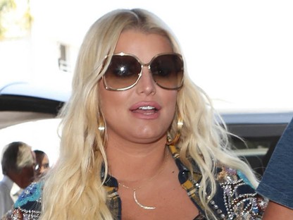 Jessica Simspon megint rendesen kipakolta melleit randevújára