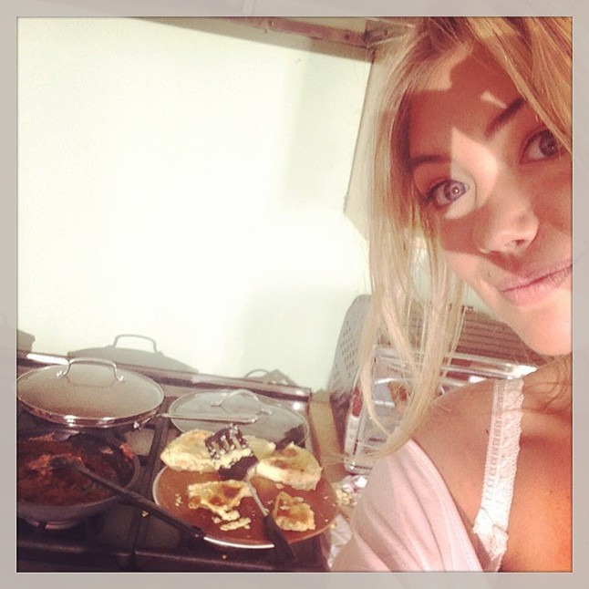 Kate Upton: @kateupton Ugyan csak néhány fotót osztott eddig meg, a kebelcsodán mindenképpen érdemes rajta tartanod a szemed.