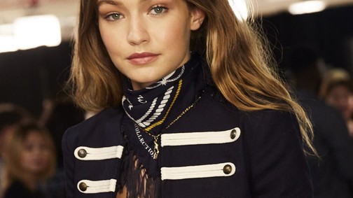 Chatelj Tommy Hilfigerrel a Facebook új botjának segítségével