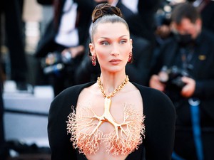 10 emlékezetes meztelenruha a cannes-i filmfesztivál vörös szőnyegéről