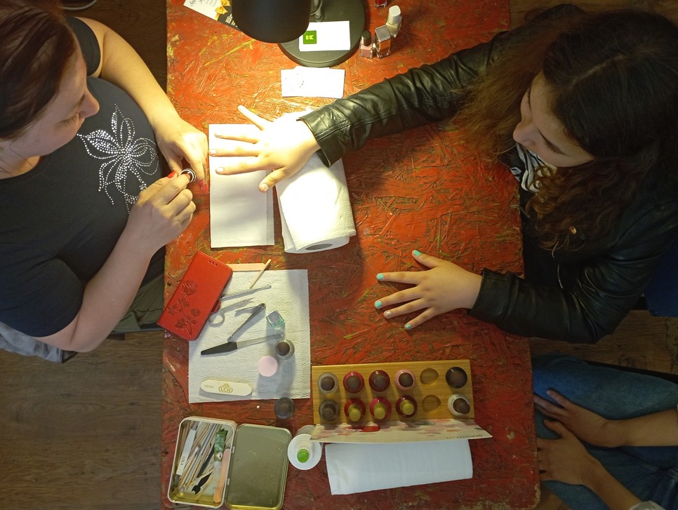 A szépségápolás lehetősége is sokat segíthet a nőknek, hogy az életük egyenesbe kerüljön