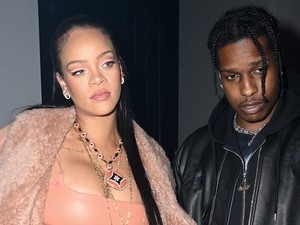 A várandós Rihanna dögös barackszínű miniben jelent meg az Off-White bemutatón Párizsban