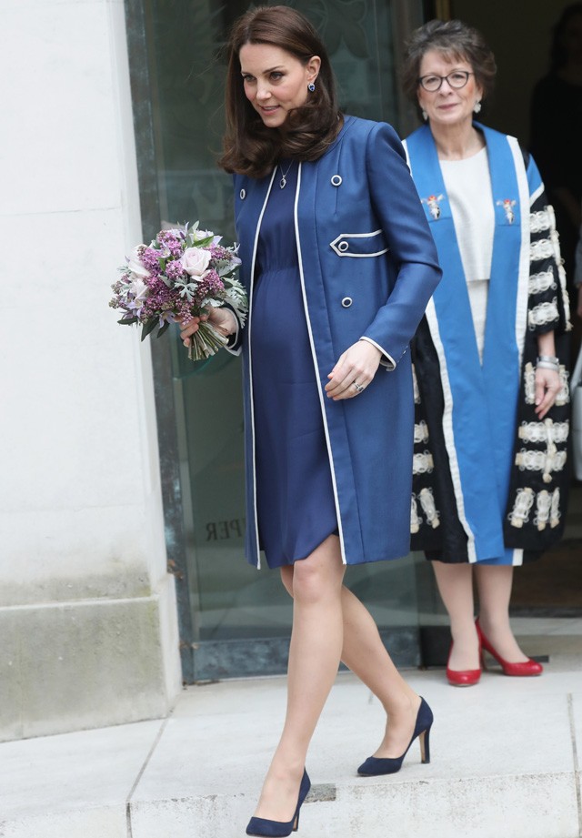 Kate Middleton kiegészítőkből is kéket választ