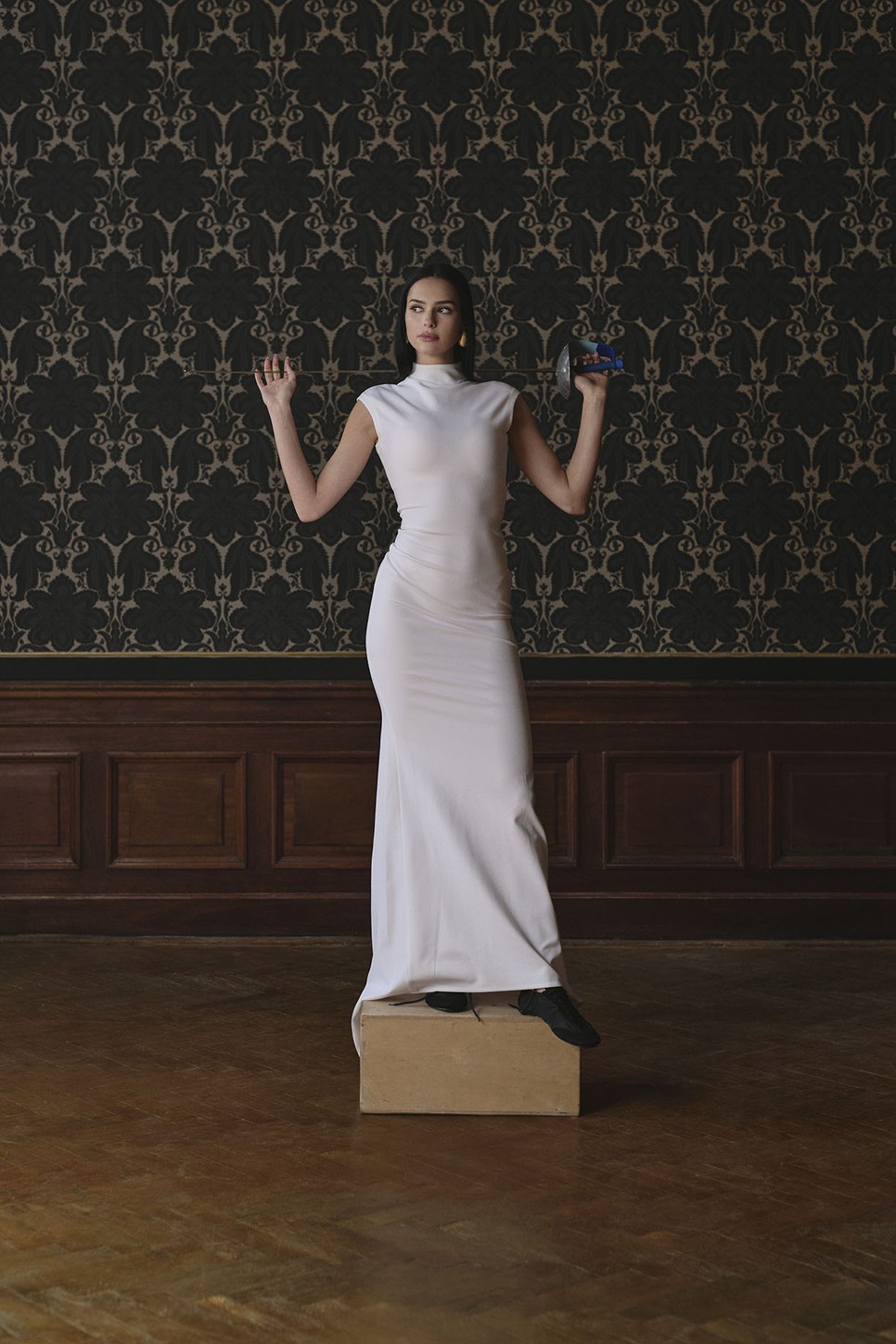 Szűcs Luca digitális címlap – Ruha és fülbevaló JACQUEMUSE, Cipő COS