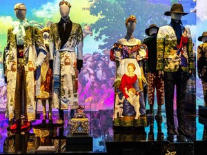 Csodás szerelmeslevél Olaszországnak: Ilyen volt a milánói Dolce&Gabbana kiállítás a kurátor szemével