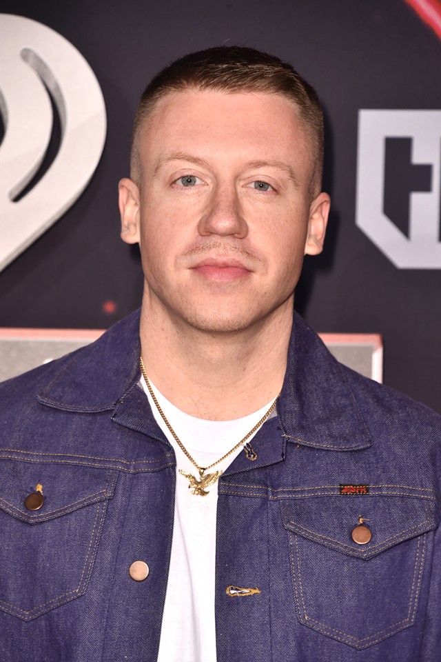 Balesetet szenvedett a popsztár! Egy hajszálon múlt Macklemore élete!