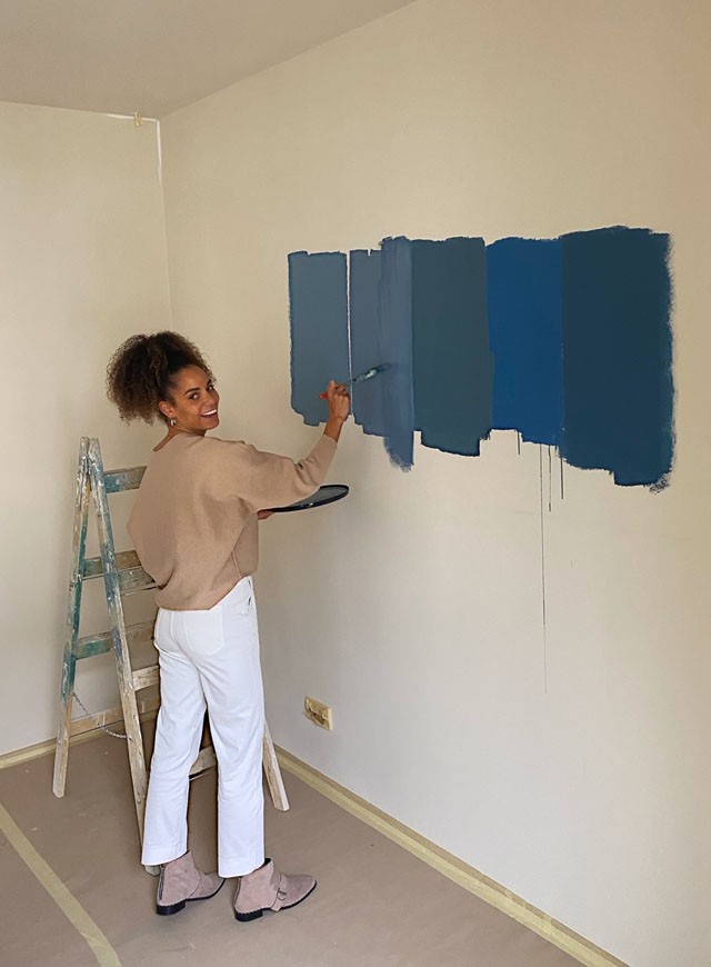 Mtenga Bianca gyönyörű könyezetben és ultramenő szettben folytatja a munkát