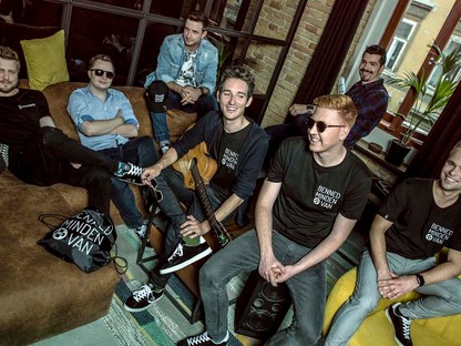 Az Unicum, a Halott Pénz és a Dorko közösen tervezte meg a legmenőbb fesztiválkollekciót!