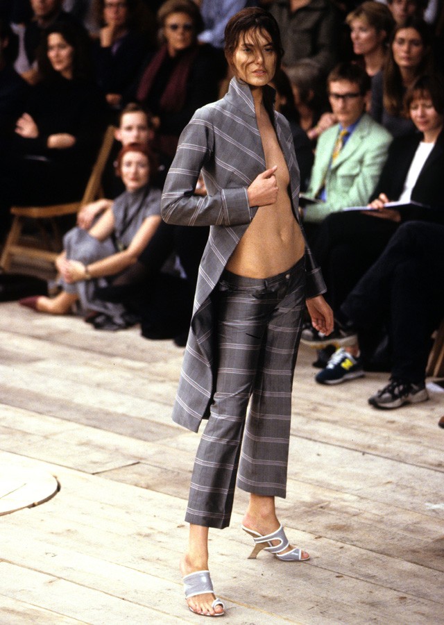 Shalom Harlow a No. 13. Alexander McQueen kollekció bemutatóján