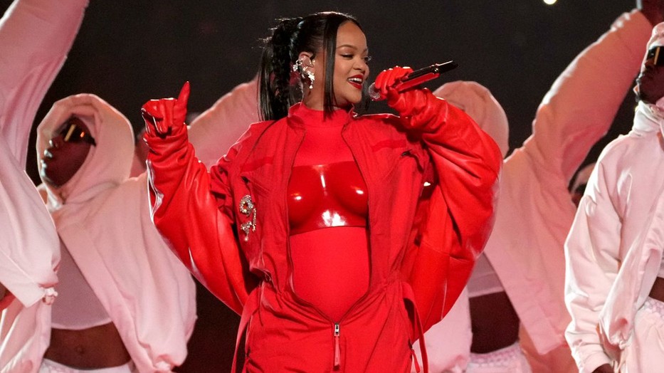 Szülész-nőgyógyászt kérdeztünk, mennyire volt biztonságos a baba szempontjából Rihanna fellépése
