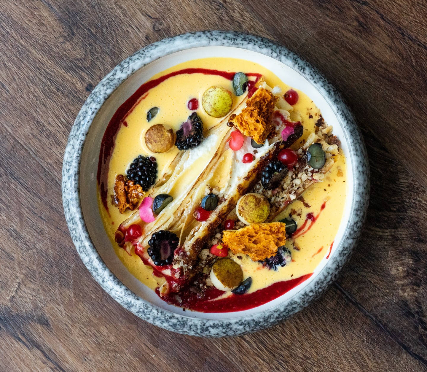 Túrós palacsinta vanília sodó mártásban 