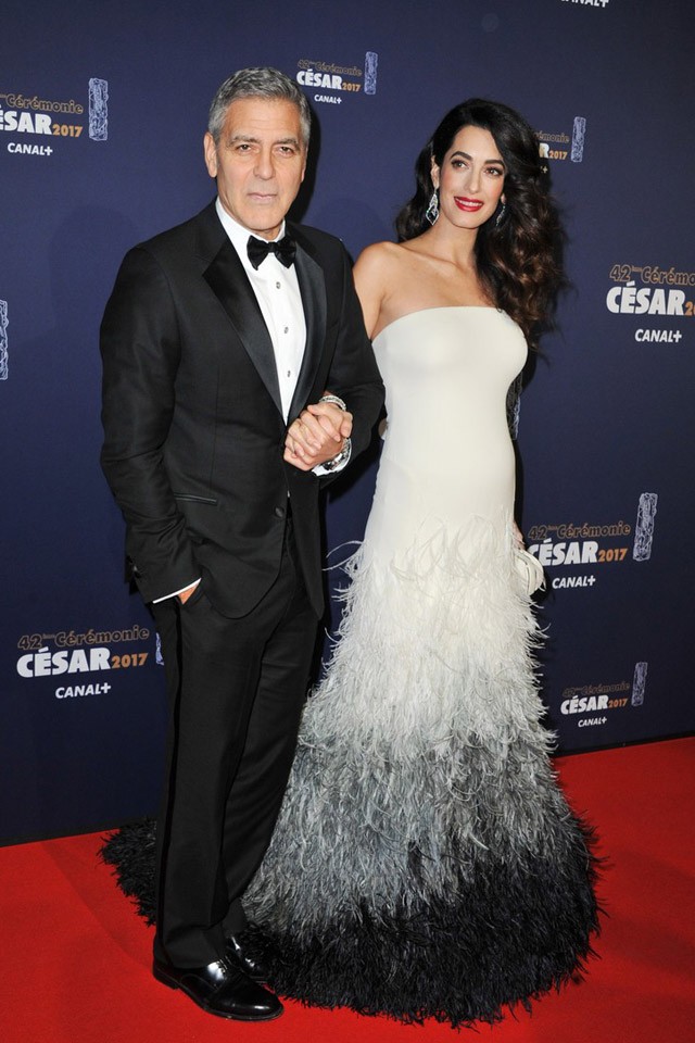 George Clooney és a terhes Amal Clooney a César gálán
