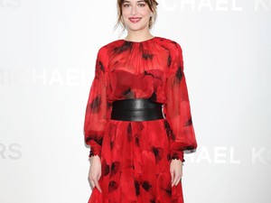 Dakota Johnson a vörös ötven árnyalatában