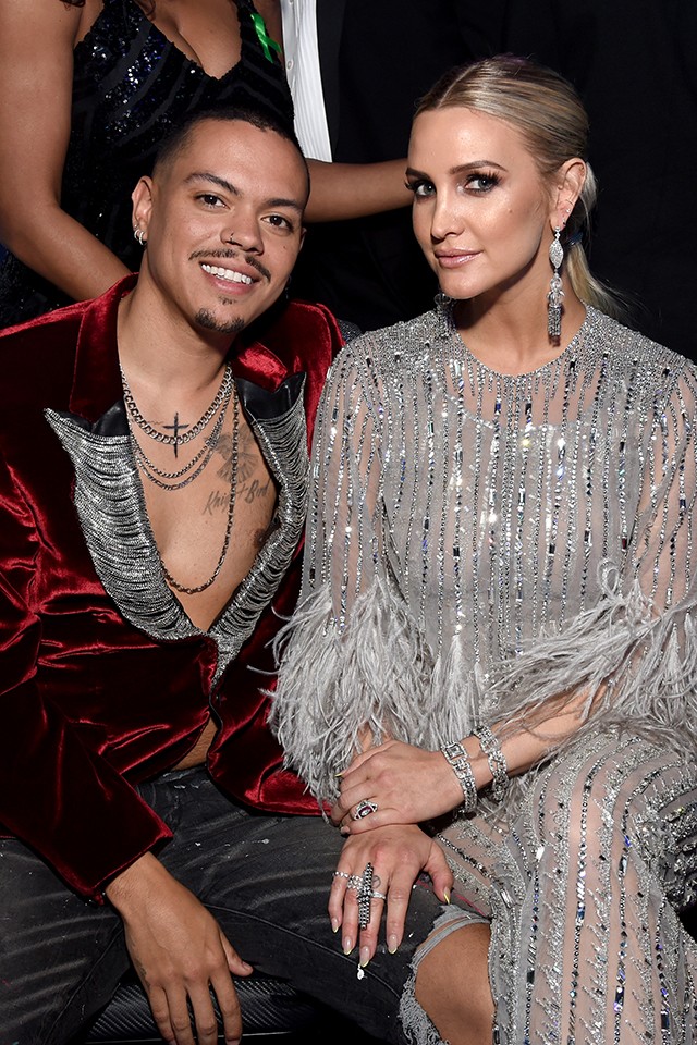 Ashlee Simpson hamarosan szülni fog, de még előtte ilyen gyönyörű várandós fotókat osztott meg