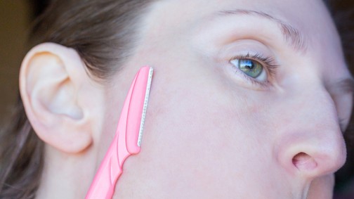 Dermaplaning: eszement vagy hasznos gyakorlat a női arcborotválás?