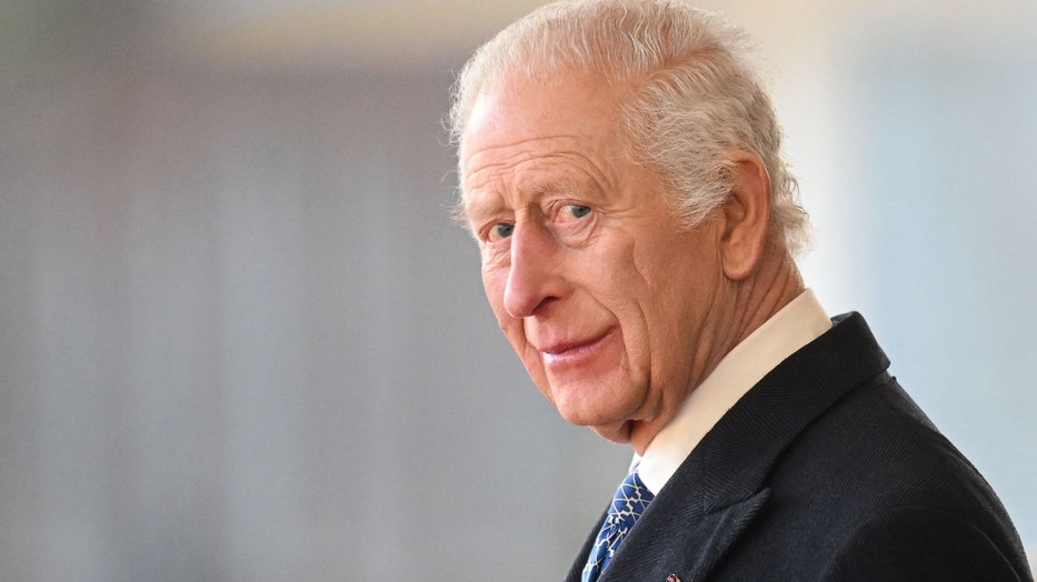 Károly király majd kicsattant a boldogságtól