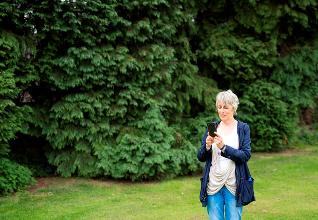 Küldd a nagyit az Instagramra! Ilyen előnyei lehetnek az idősek számára