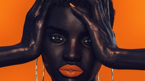 Rajonganak ezért a gyönyörű modellért, közben nem is létezik!