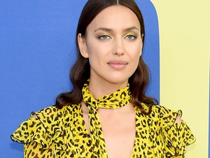 Irina Shayk sárga leopárdmintás ruhája nagyon szokatlan, de imádjuk rajta!