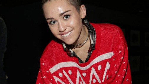 Miley Cyrus csúnya pulcsija tényleg igazán csúnya