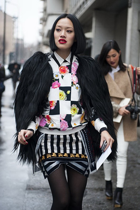 Szinte szárnyas hatást kelt ez a hosszúszőrű kabát.