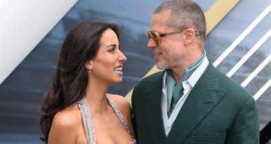 Brad Pitt és Ines de Ramon szerelmes fotóitól elolvadunk, valósággal ragyognak az esküvői fotókon