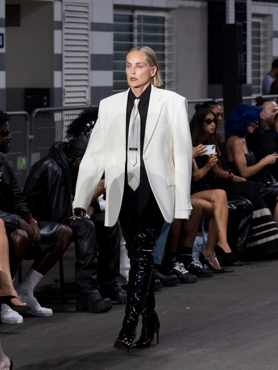 Sharon Stone a Vetements divatbemutatóján