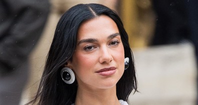 Dua Lipa pucérmelltartóban tarol, a Vogue címlapján tündököl az énekesnő