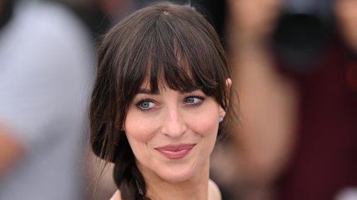Dakota Johnson élete egyik legmerészebb fotózását vállalta be, először szinte rá sem ismertünk a színésznőre