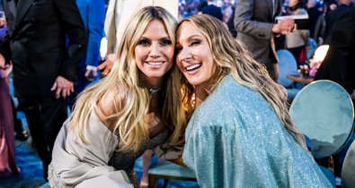 Heidi Klum pucérruhában, Jennifer Lopez meztelenszoknyában égett a retinákba a 2025-ös Grammy-díjátadón