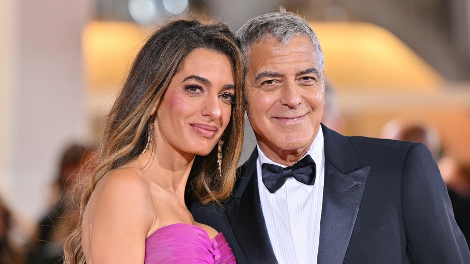 Amal Clooney ezúttal is kitett magáért: csak úgy ragyogott férje, George Clooney mellett