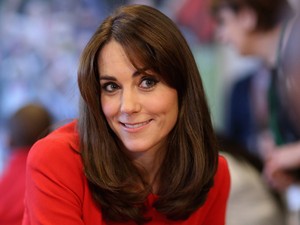 Hihetetlen, de egyszer Kim Kardashian és Kate Middleton felvették ugyanazt a ruhát