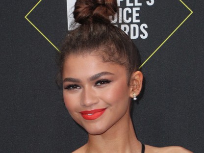 Zendaya álmaink ruhájában mutatta meg izmos hasát