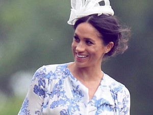 Meghan Markle majdnem hasra esett tűsarkújában, de tökéletesen megmentette a helyzetet!