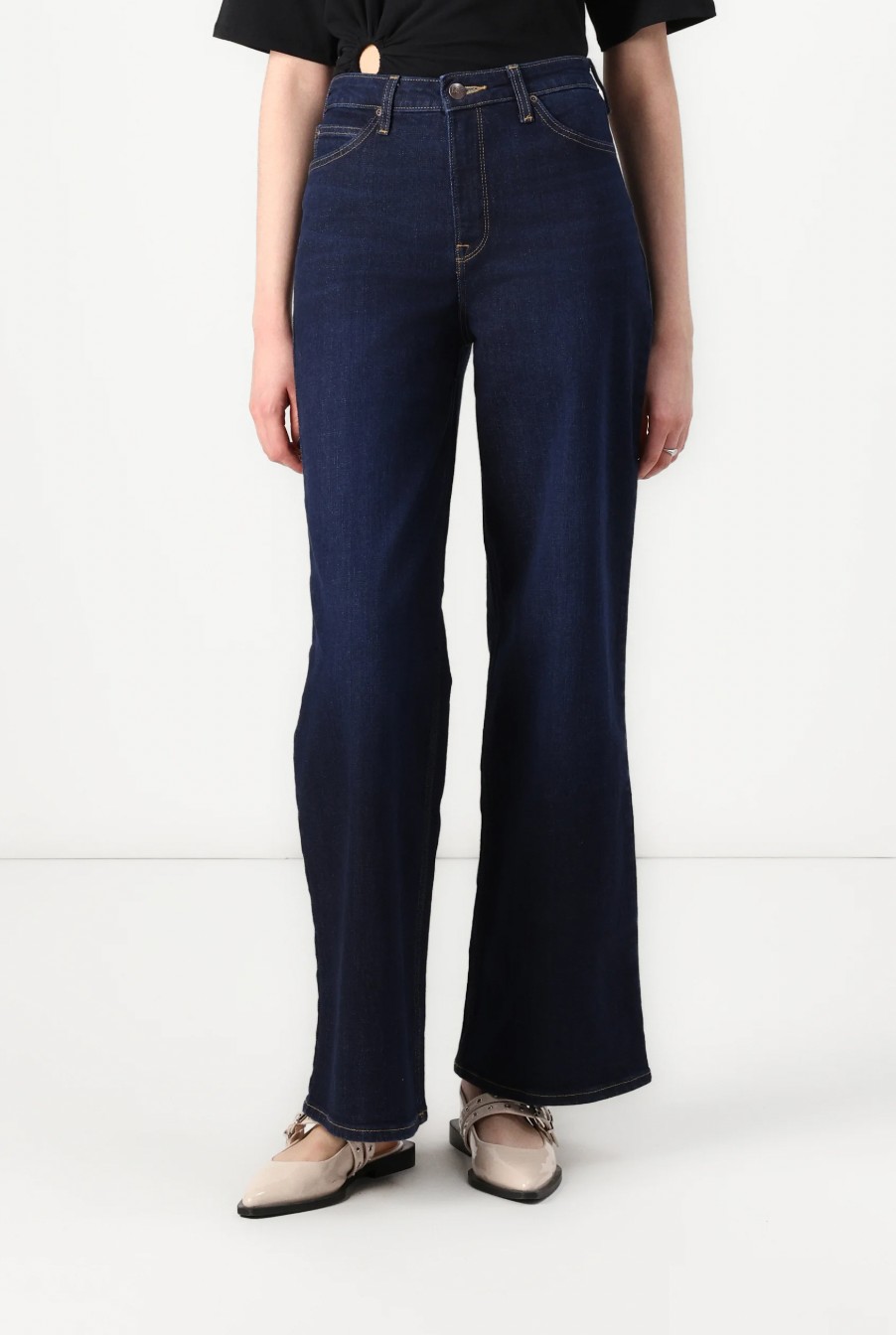 LEE - zalando.hu 39 990 Ft, GLAMOUR-napokon 31 992 Ft