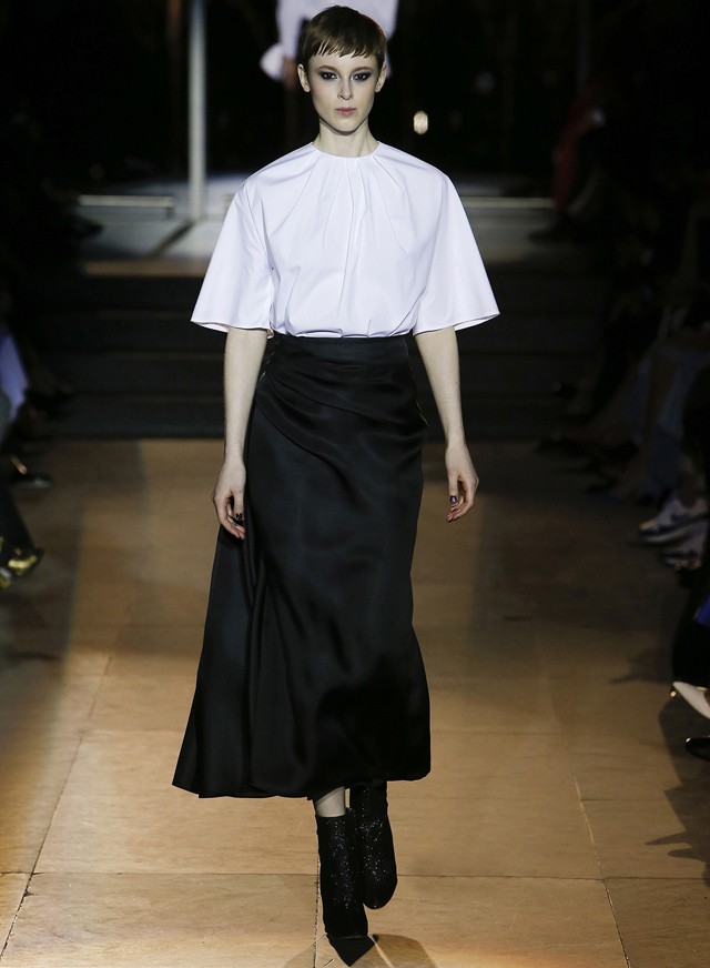 Csaknem 40 után leköszön a divattervező-legenda