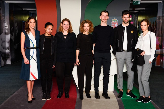 A The Four olimpiai modelljei és tervezőcsapat