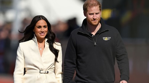 Meghan Markle és Harry herceg hosszú idő után először jelentek meg együtt a vörös szőnyegen, minden szem rájuk szegeződött 