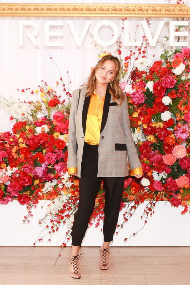 Chrissy Teigen blézer