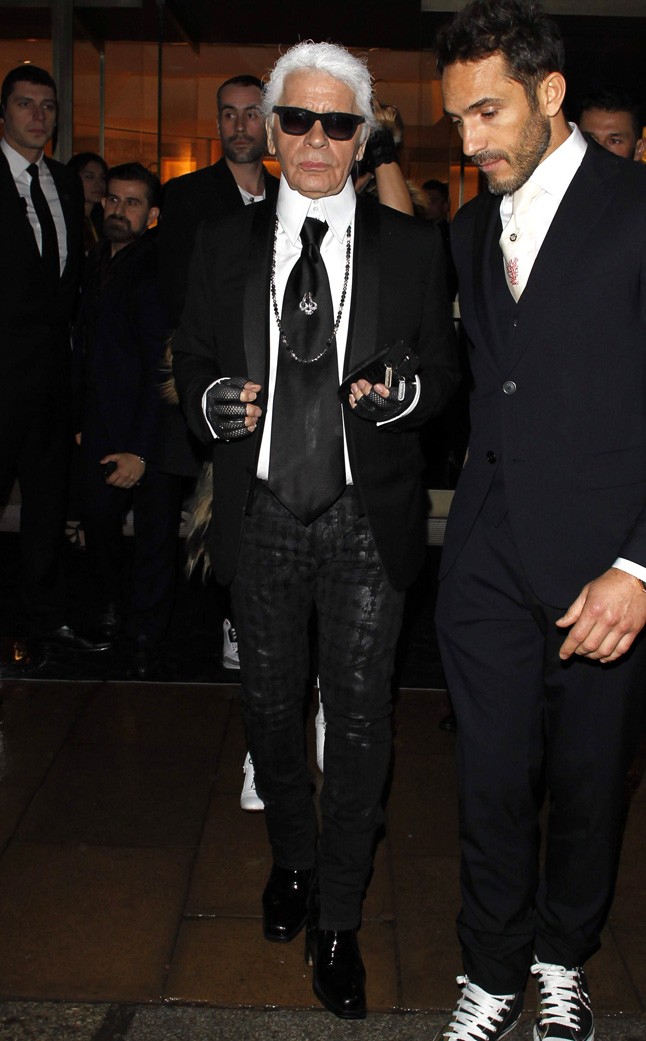 Jondeau Lagerfeld testi épségére vigyáz