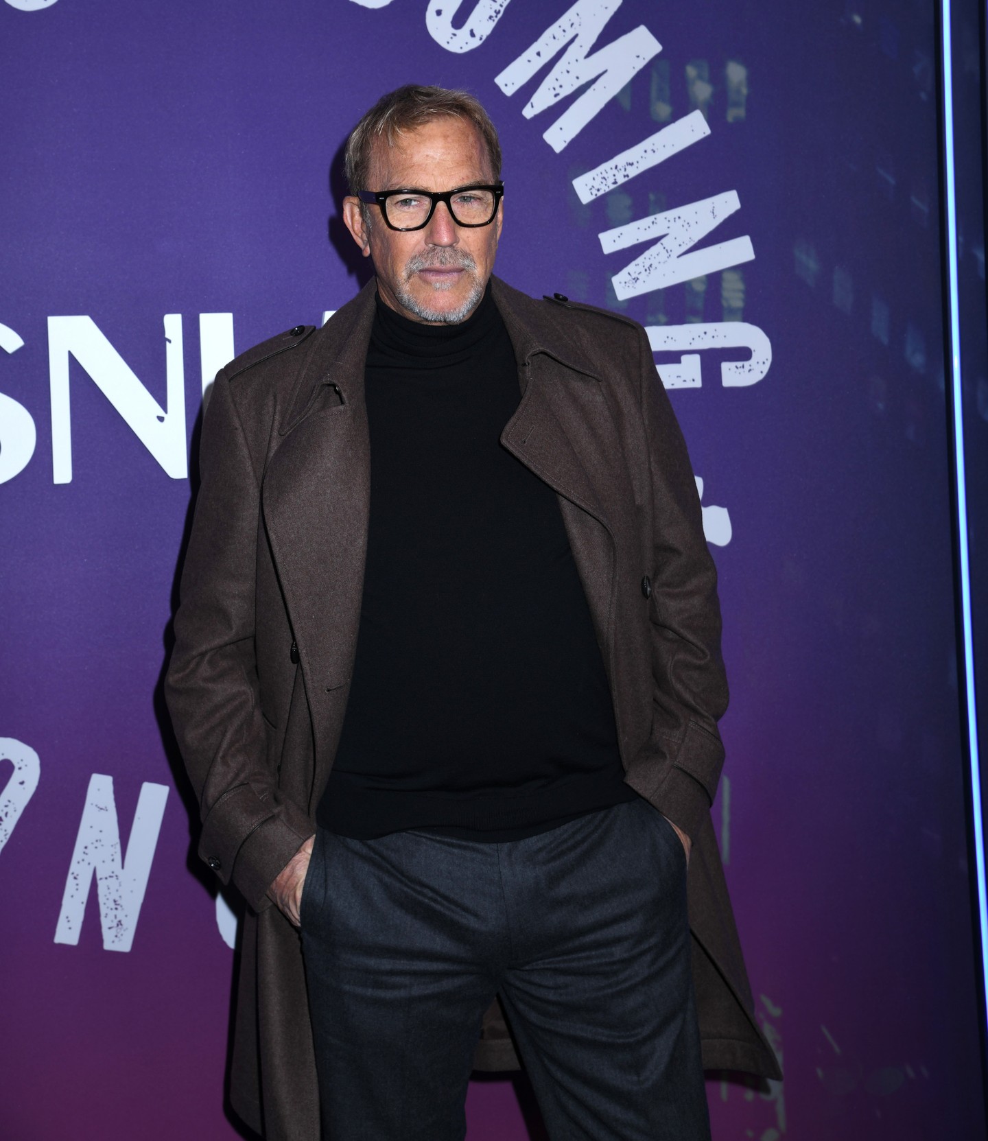 Kevin Costner – 7 gyermek. Costner hét gyermeket nevel: hármat korábbi feleségétől, négyet pedig volt feleségétől, Christine Baumgartnertől. Válása idején is hangsúlyozta, hogy a gyerekei boldogsága a legfontosabb számára.
