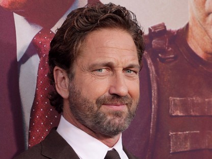 Gerard Butler barna öltönye a hét legjobb választása