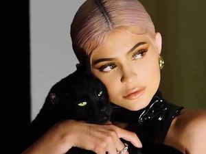 Kylie Jenner legvadabb halloweeni szettje: egy fehérneműs pillangónak öltözött