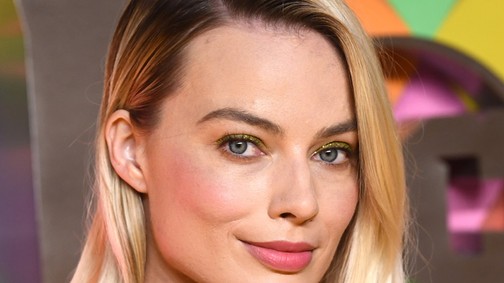 Margot Robbie ruhája annyira pozitív, hogy csak imádni lehet
