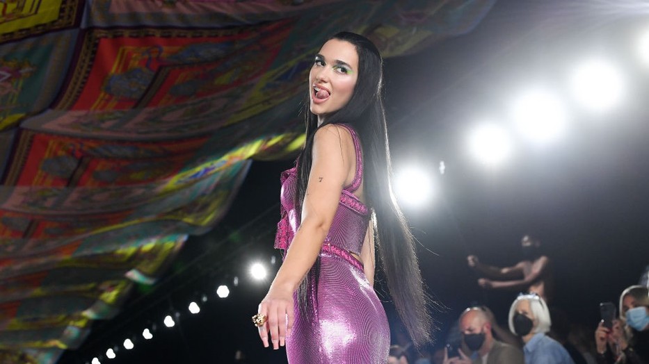 Dua Lipa Spongyabobként hódít