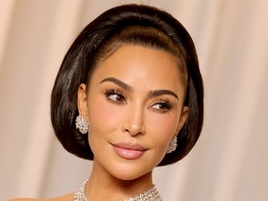 Kim Kardashian új hajszínére nincsenek szavak, egy az egyben lekoppintotta 13 éves lánya stílusát