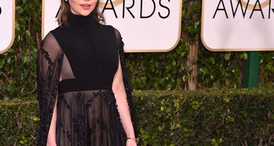 Rettenetes alaktalan ruhában a Trónok harc sztárja, Emilia Clarke