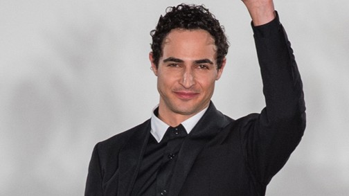 Ő az önbizalomnövelő ruhák mestere