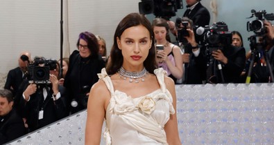 Irina Shayk rendszeresen elfelejt nadrágot felvenni, és milyen jól teszi