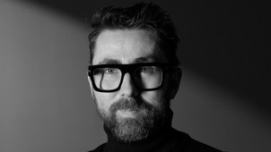 „Rengeteg elfojtást, ki nem beszélt érzést hordozok, amiket a darabjaimon keresztül próbálok kiadni magamból” – Interjú Feledi Jánossal